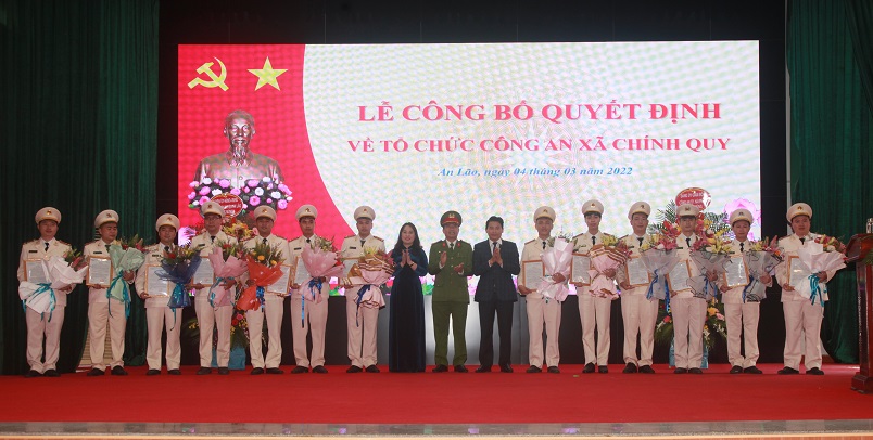 Huyện An Lão: Công bố các Quyết định tổ chức Công an xã chính quy